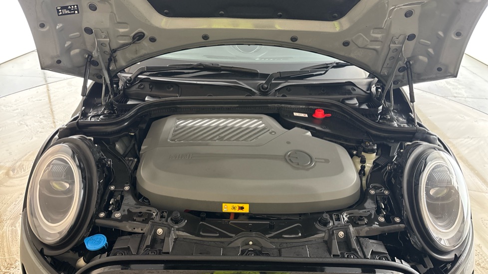 MINI HATCHBACK Image 16