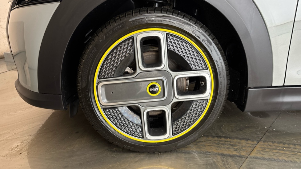 MINI HATCHBACK Image 17