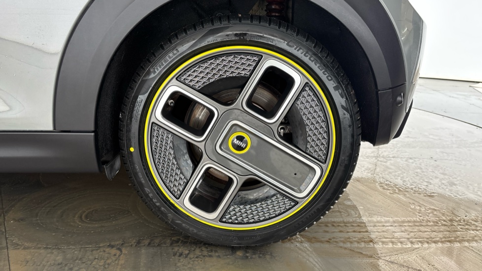 MINI HATCHBACK Image 18