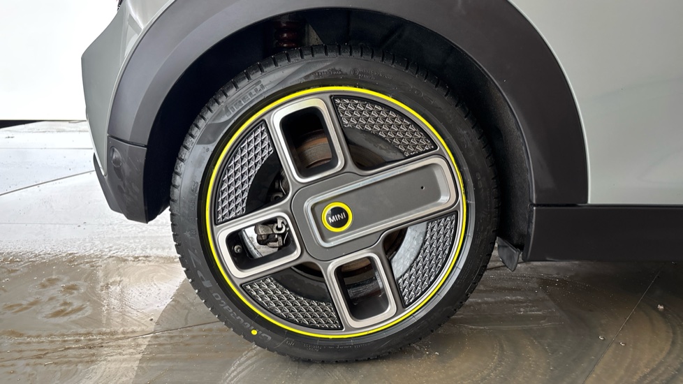 MINI HATCHBACK Image 19