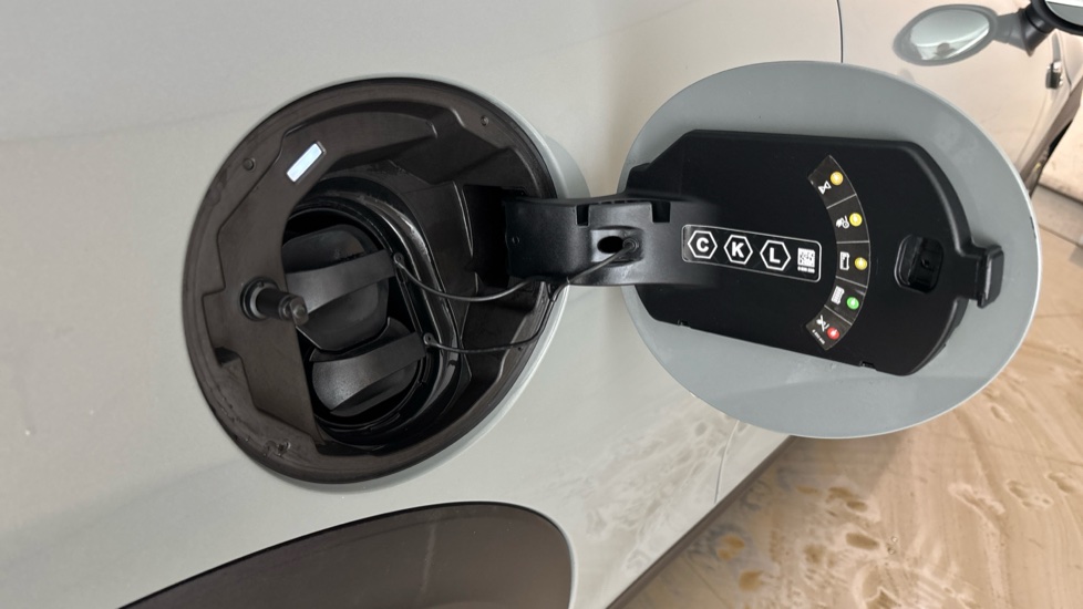 MINI HATCHBACK Image 21