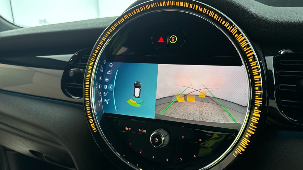 MINI HATCHBACK reverse camera