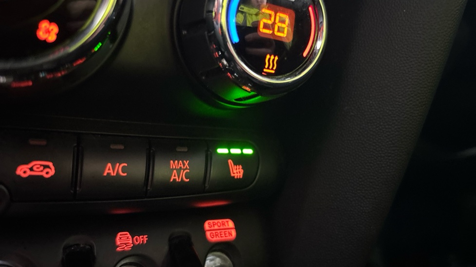 MINI HATCHBACK heated seats