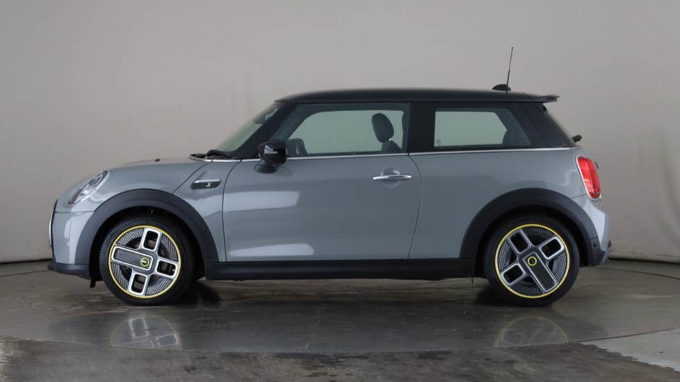 MINI HATCHBACK Image 2