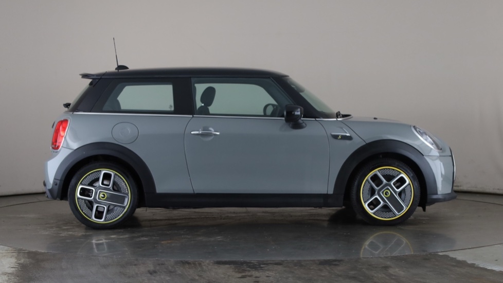 MINI HATCHBACK Image 6