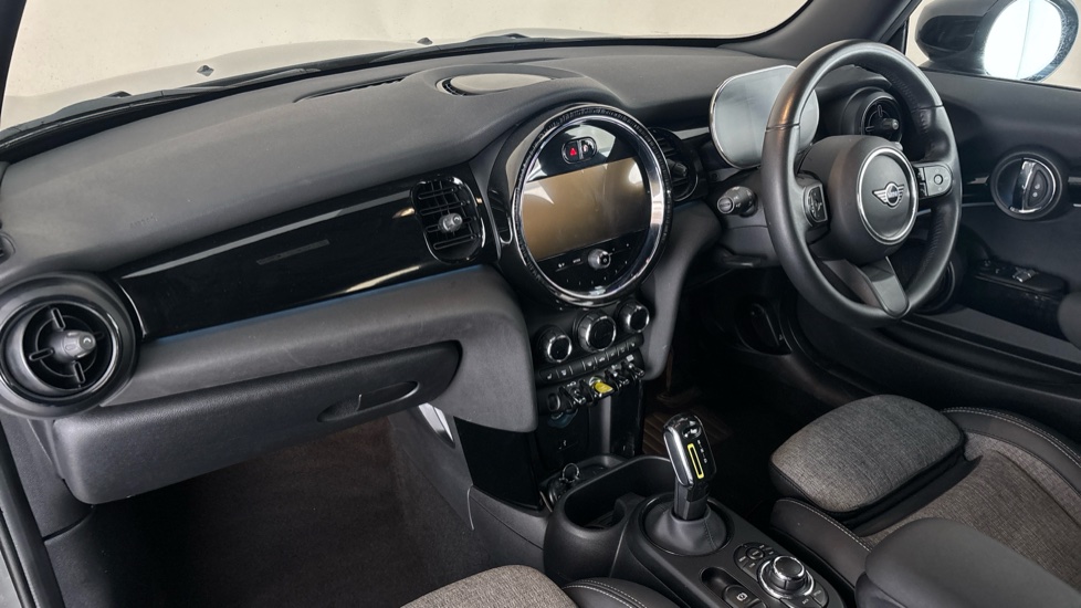 MINI HATCHBACK Image 10