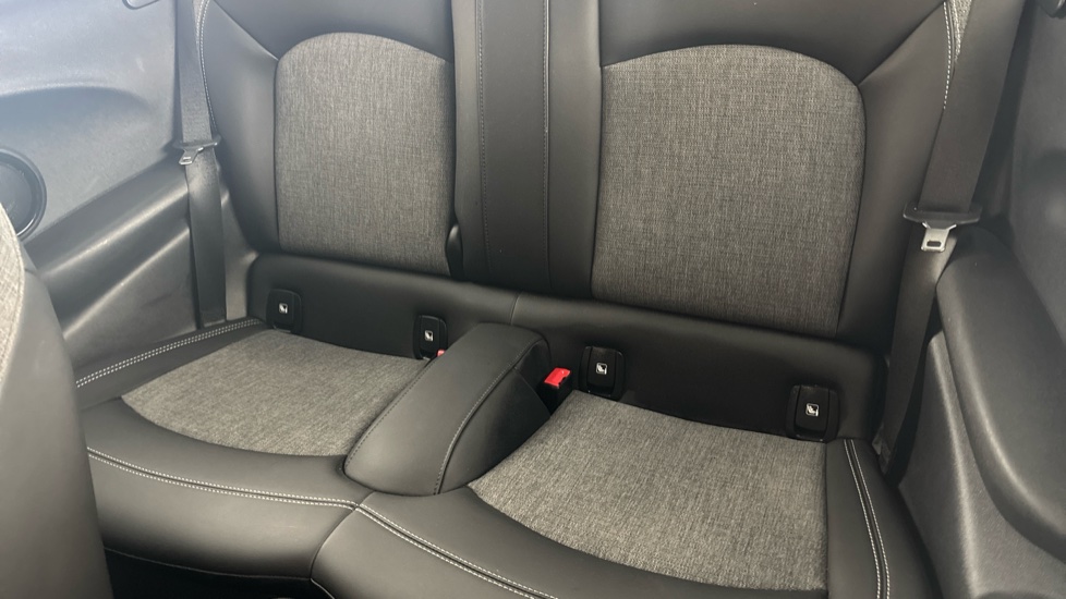 MINI HATCHBACK Image 14