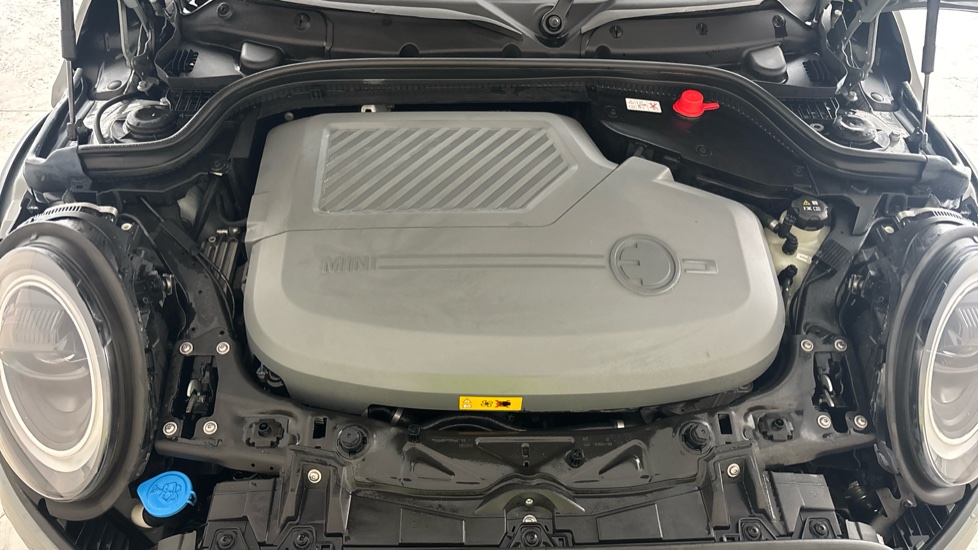 MINI HATCHBACK Image 16