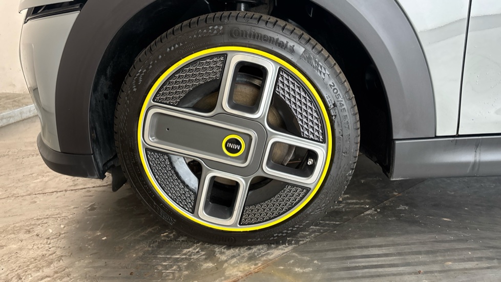 MINI HATCHBACK Image 17