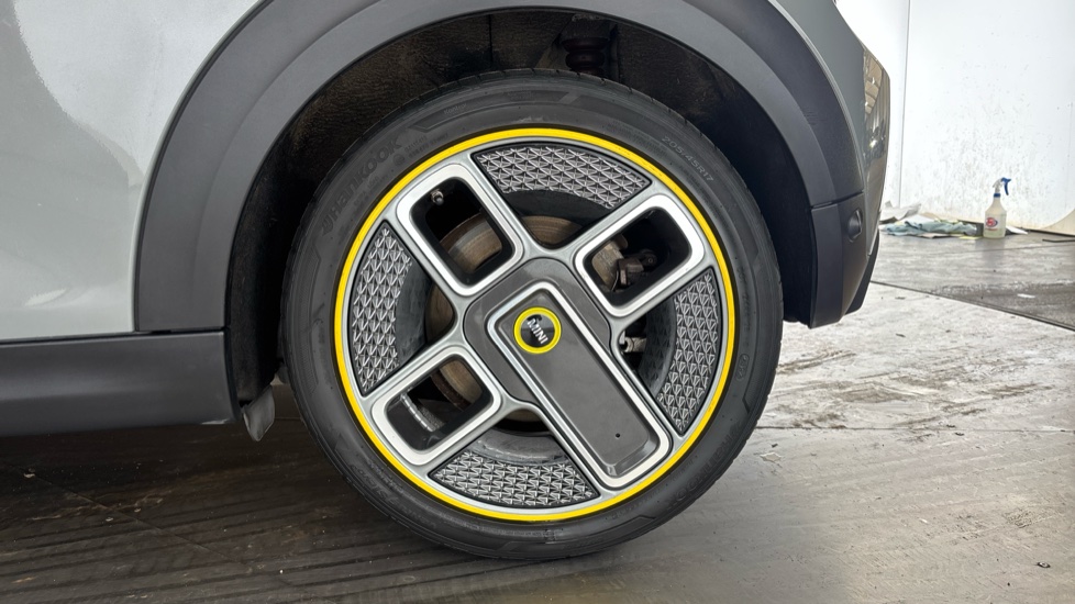 MINI HATCHBACK Image 18