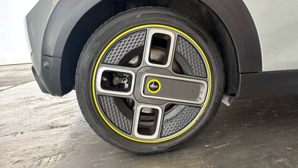 MINI HATCHBACK Image 19