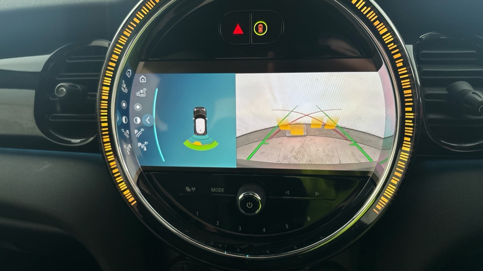 MINI HATCHBACK reverse camera