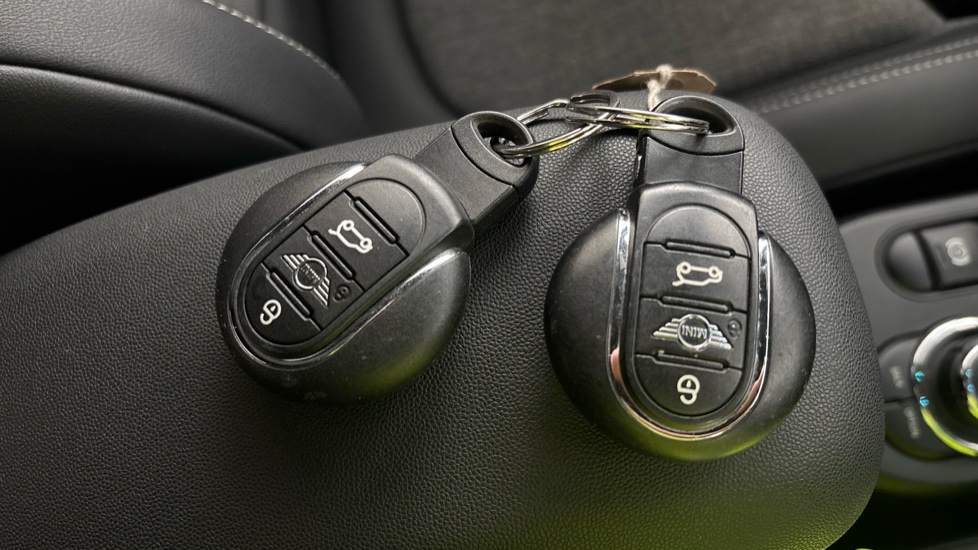 MINI HATCHBACK two keys