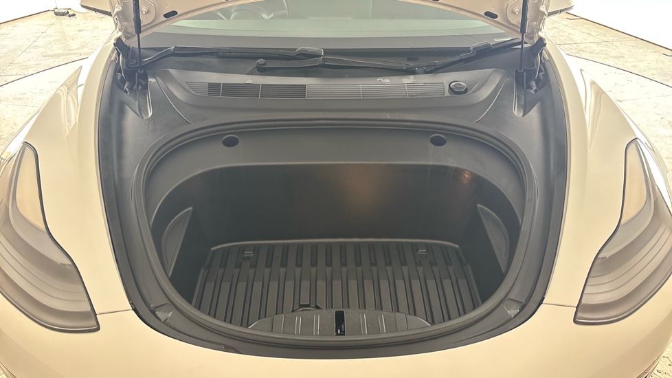 Tesla Model 3 Image 16