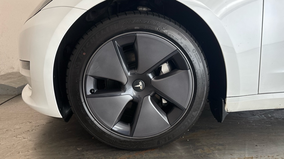 Tesla Model 3 Image 17