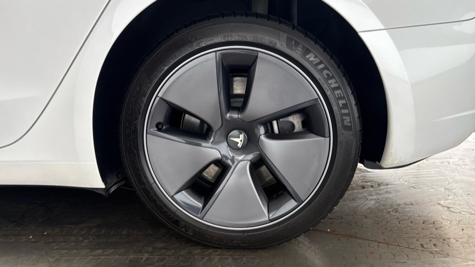 Tesla Model 3 Image 18