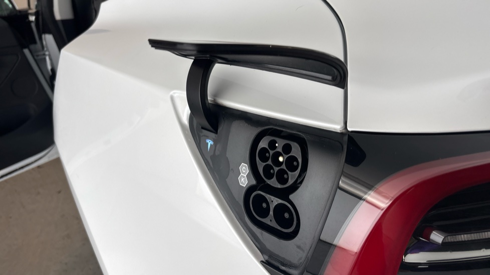 Tesla Model 3 Image 21