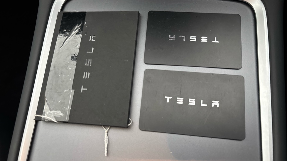 Tesla Model 3 2 keys