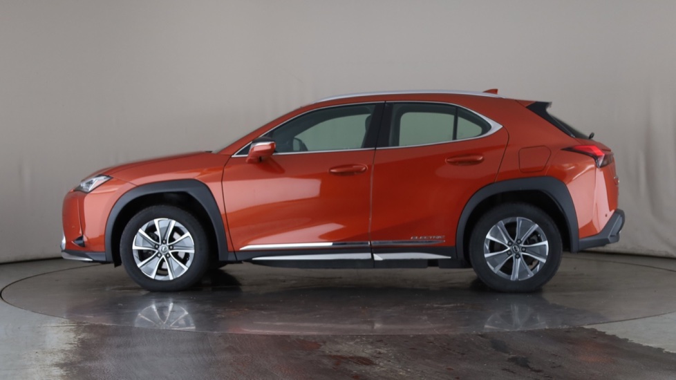 LEXUS UX Image 2