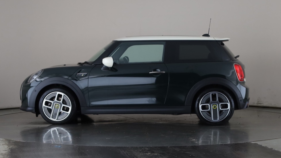MINI HATCHBACK Image 2