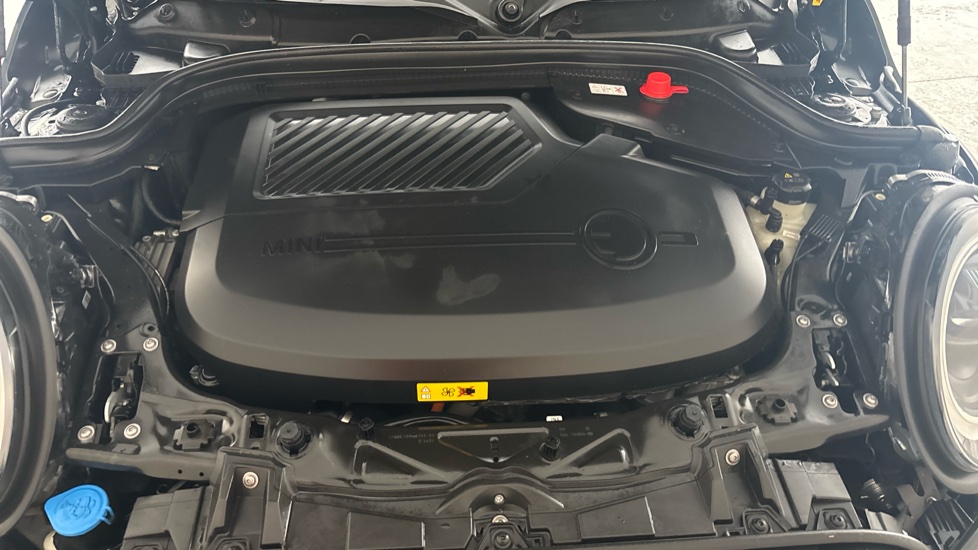 MINI HATCHBACK Image 16