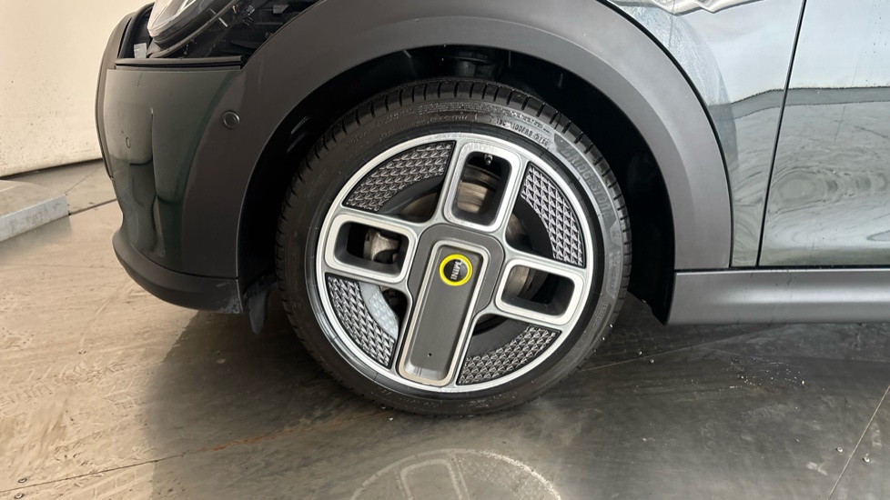 MINI HATCHBACK Image 17