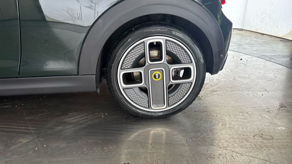 MINI HATCHBACK Image 18