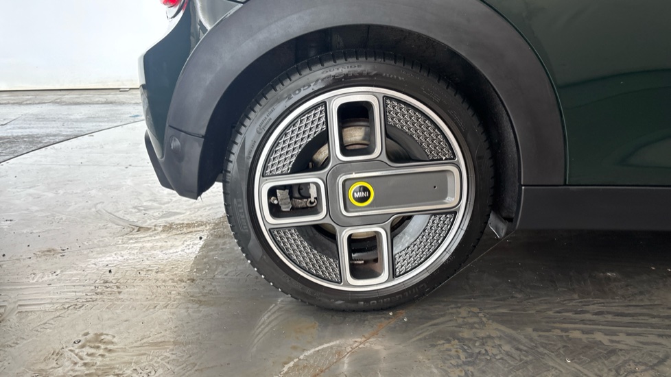MINI HATCHBACK Image 19