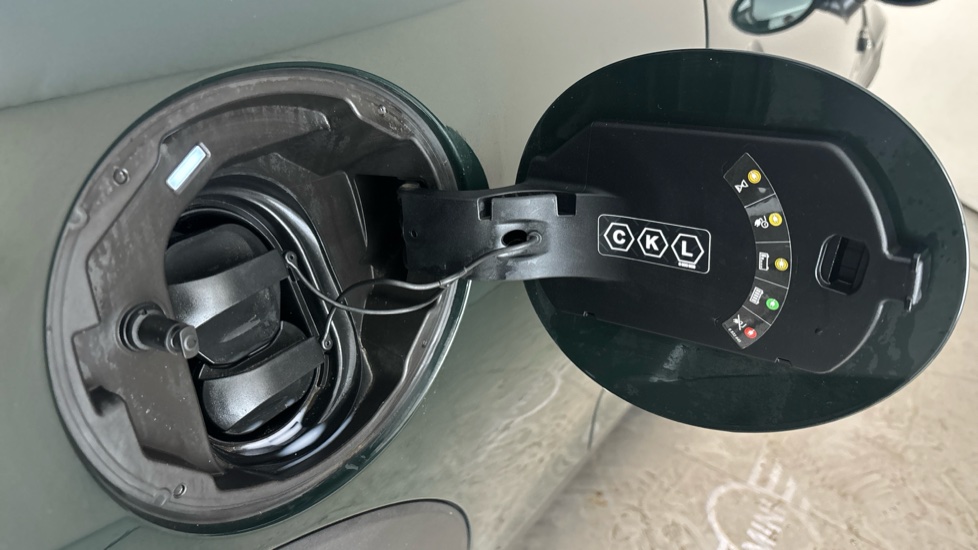 MINI HATCHBACK Image 21
