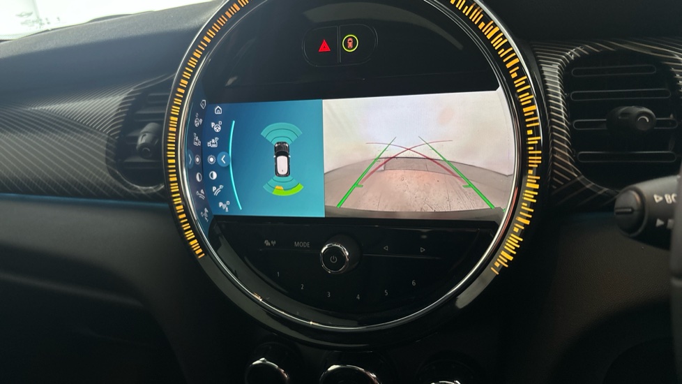 MINI HATCHBACK reverse camera