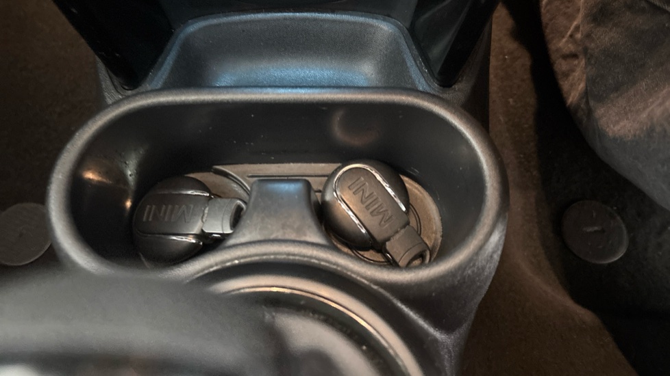 MINI HATCHBACK 2 keys