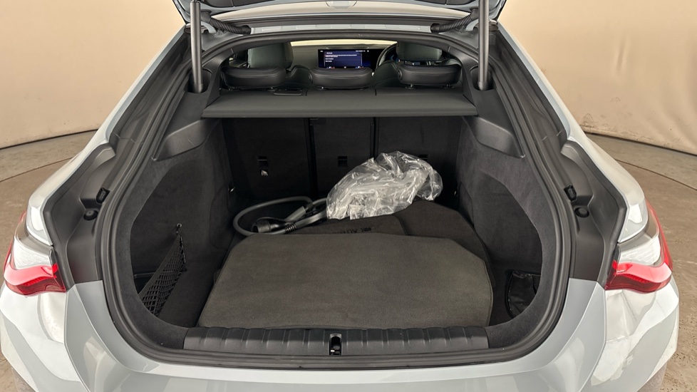 BMW I4 Image 15