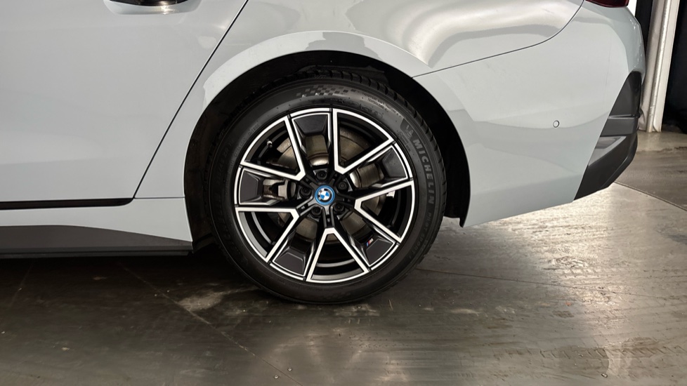 BMW I4 Image 18