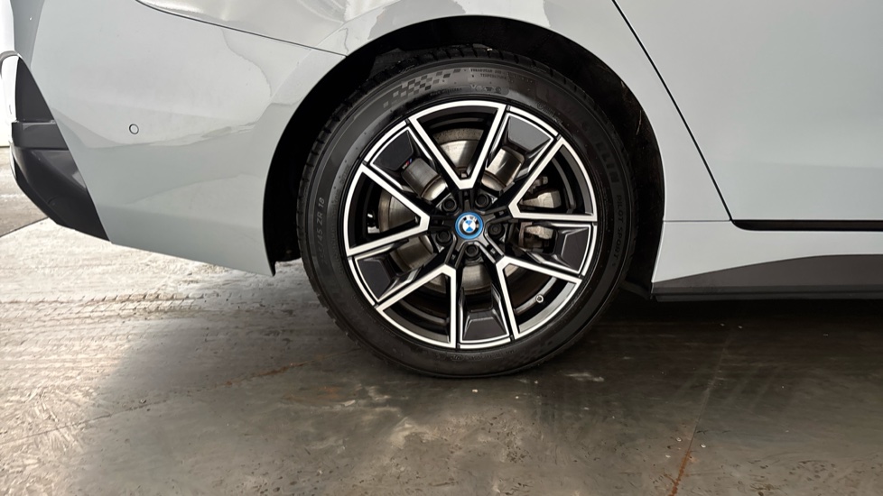 BMW I4 Image 19
