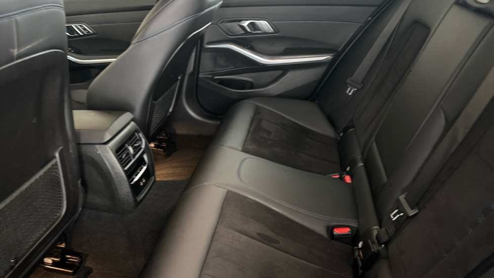 BMW 3 SERIES Image 14