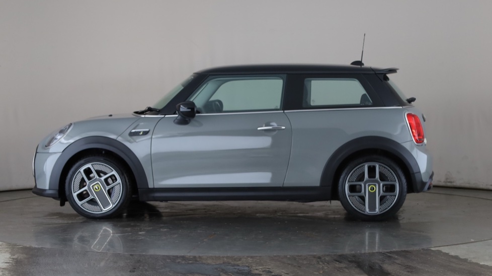 MINI HATCHBACK Image 2