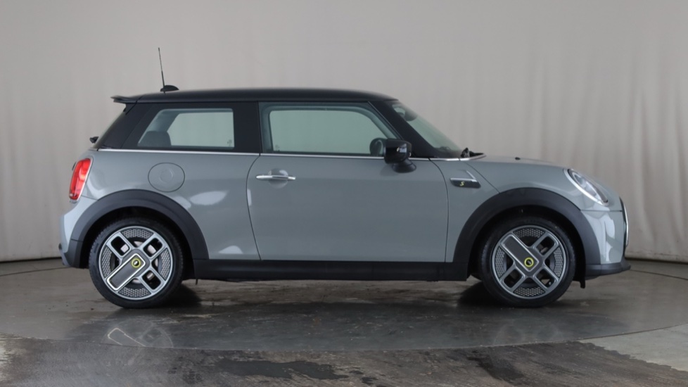 MINI HATCHBACK Image 6