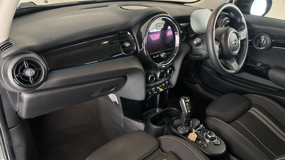 MINI HATCHBACK Image 10