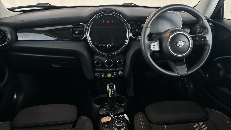 MINI HATCHBACK Image 11