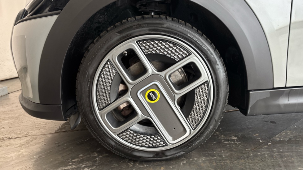 MINI HATCHBACK Image 17