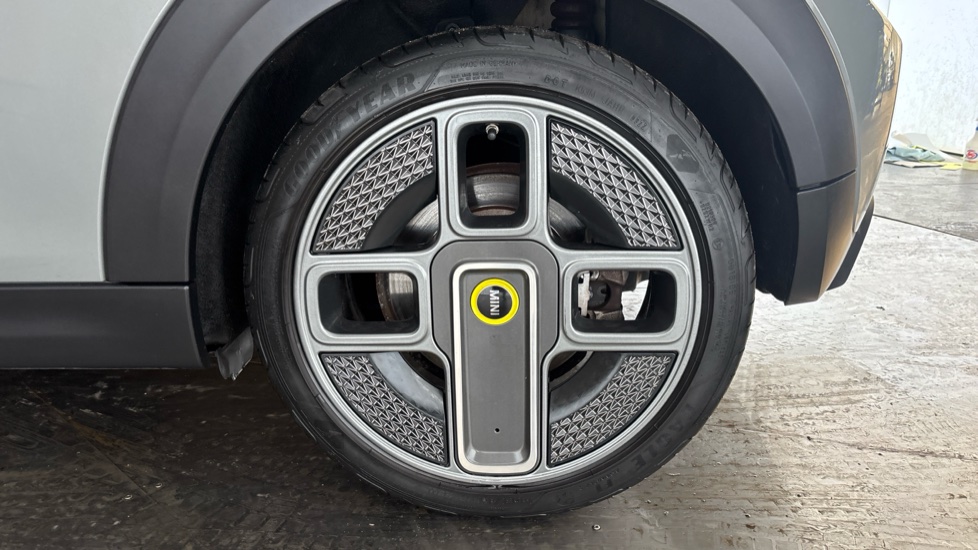 MINI HATCHBACK Image 18