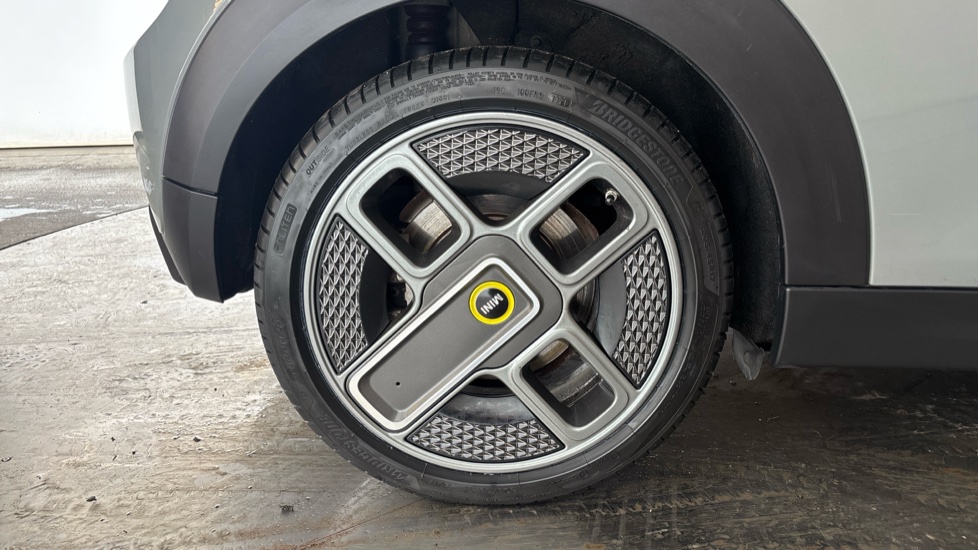 MINI HATCHBACK Image 19