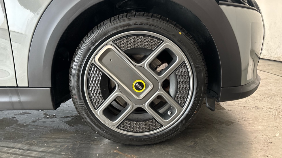 MINI HATCHBACK Image 20