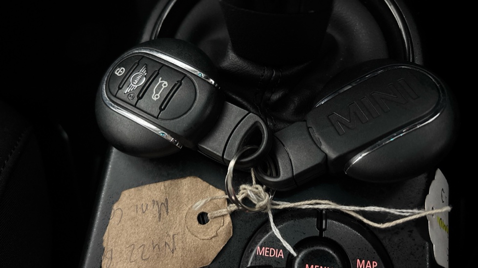 MINI HATCHBACK 2 keys