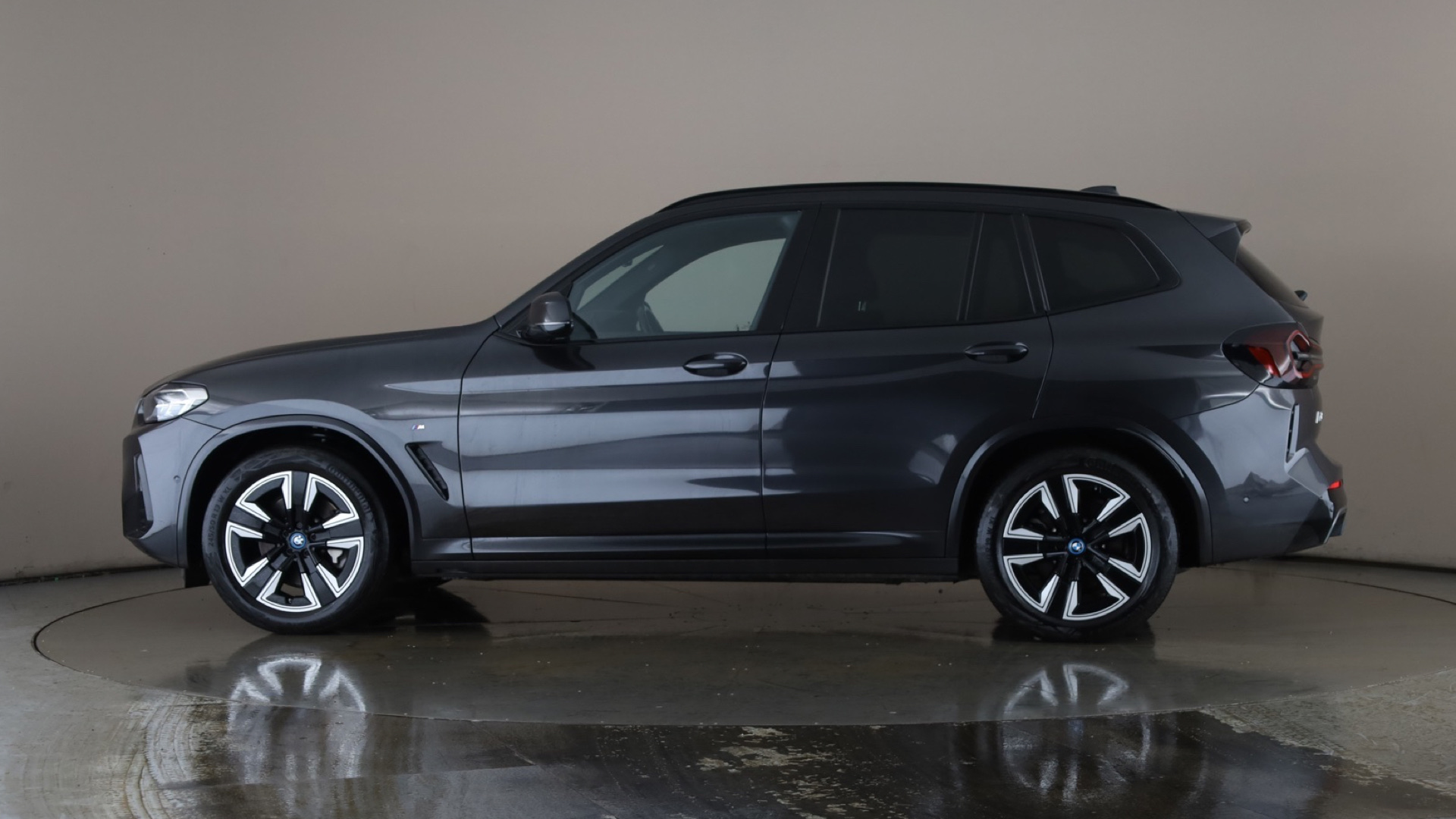 4020816 210kW M Sport 80kWh 5dr Auto