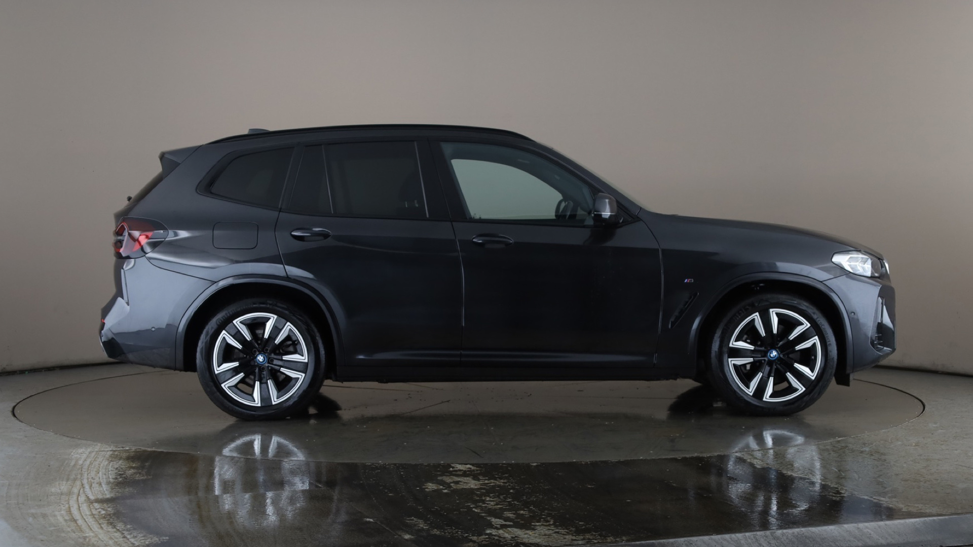 4020816 210kW M Sport 80kWh 5dr Auto