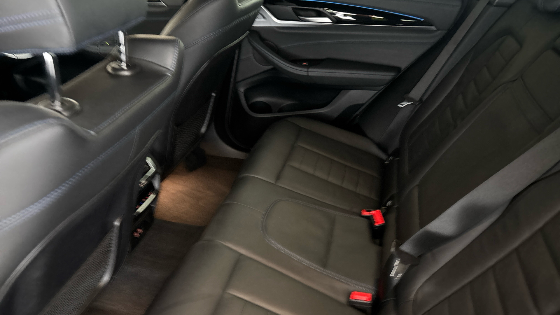 4020816 210kW M Sport 80kWh 5dr Auto