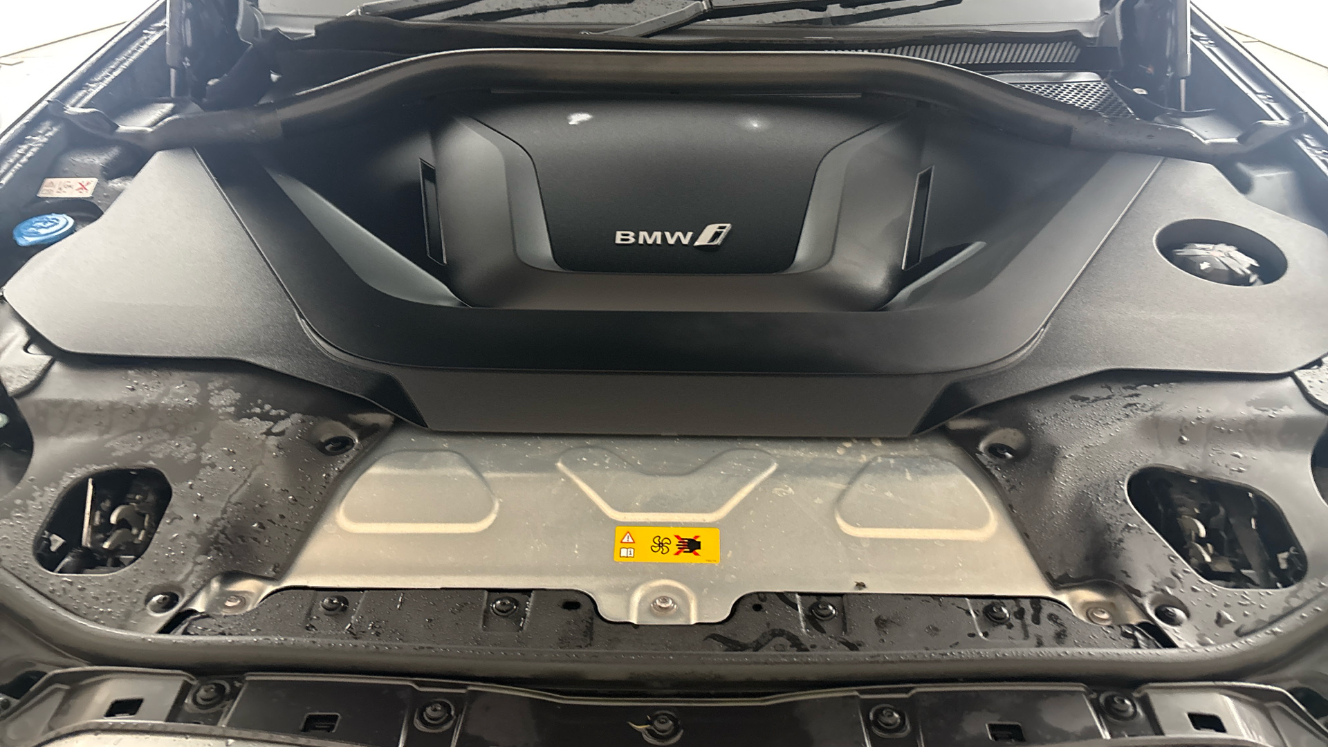 4020816 210kW M Sport 80kWh 5dr Auto