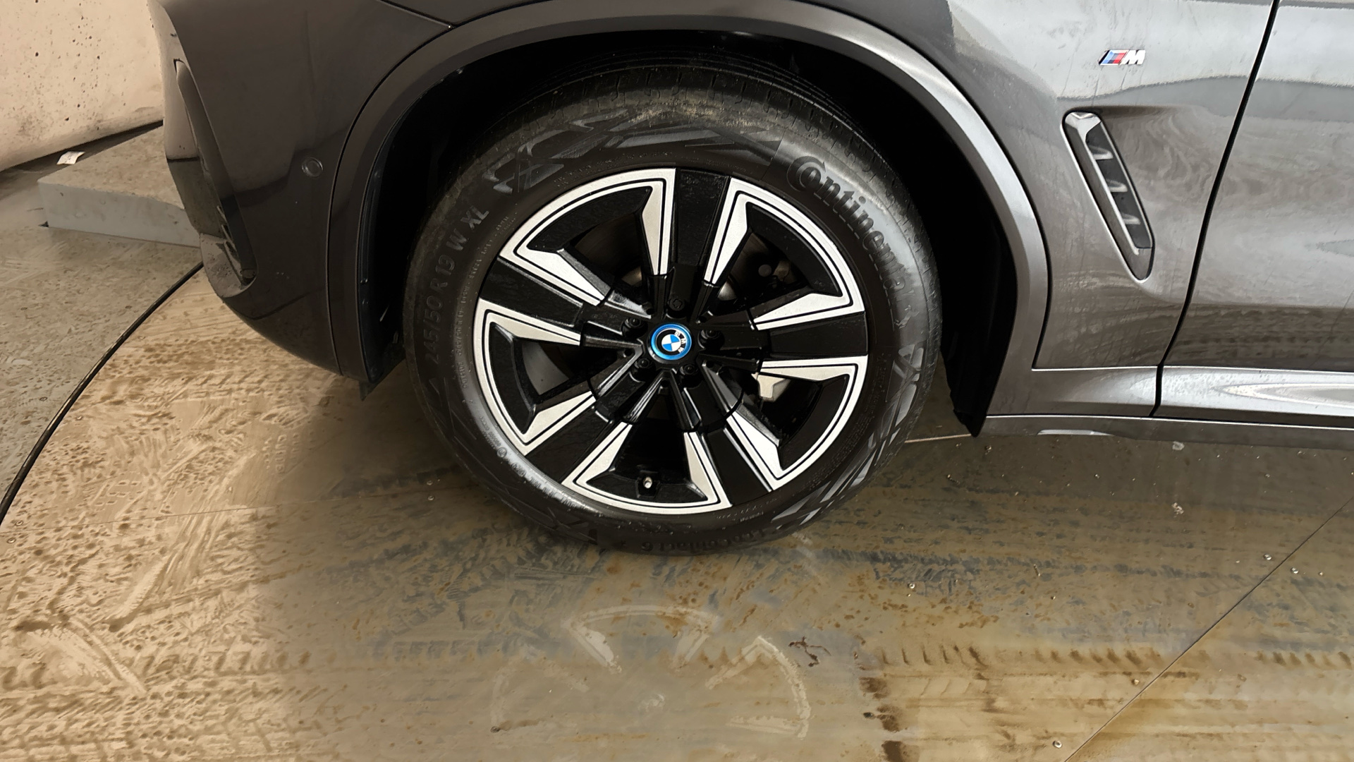 4020816 210kW M Sport 80kWh 5dr Auto