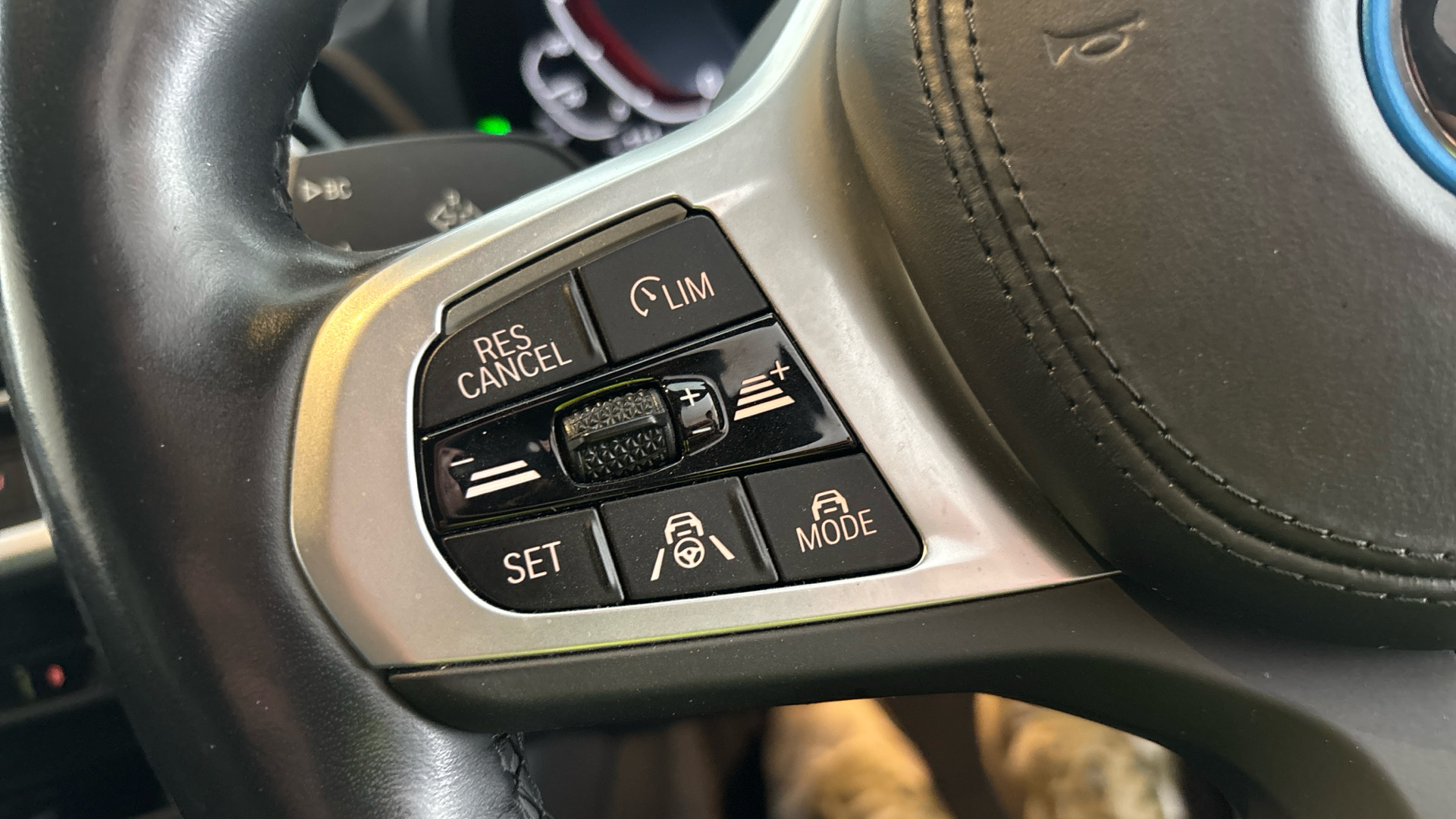 4020816 210kW M Sport 80kWh 5dr Auto